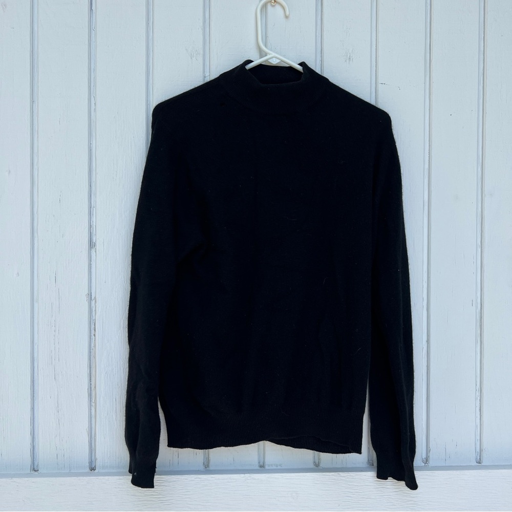 Charter Club: Classic Black Cashmere Top. Women’s Size Medium.